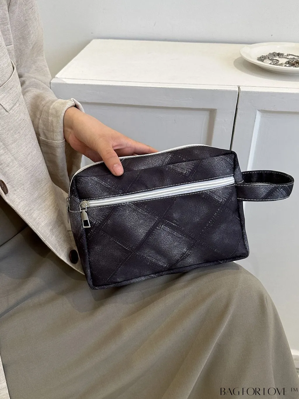 BagForLove - Chic Geometric Pattern Wristlet for Fashionable Women