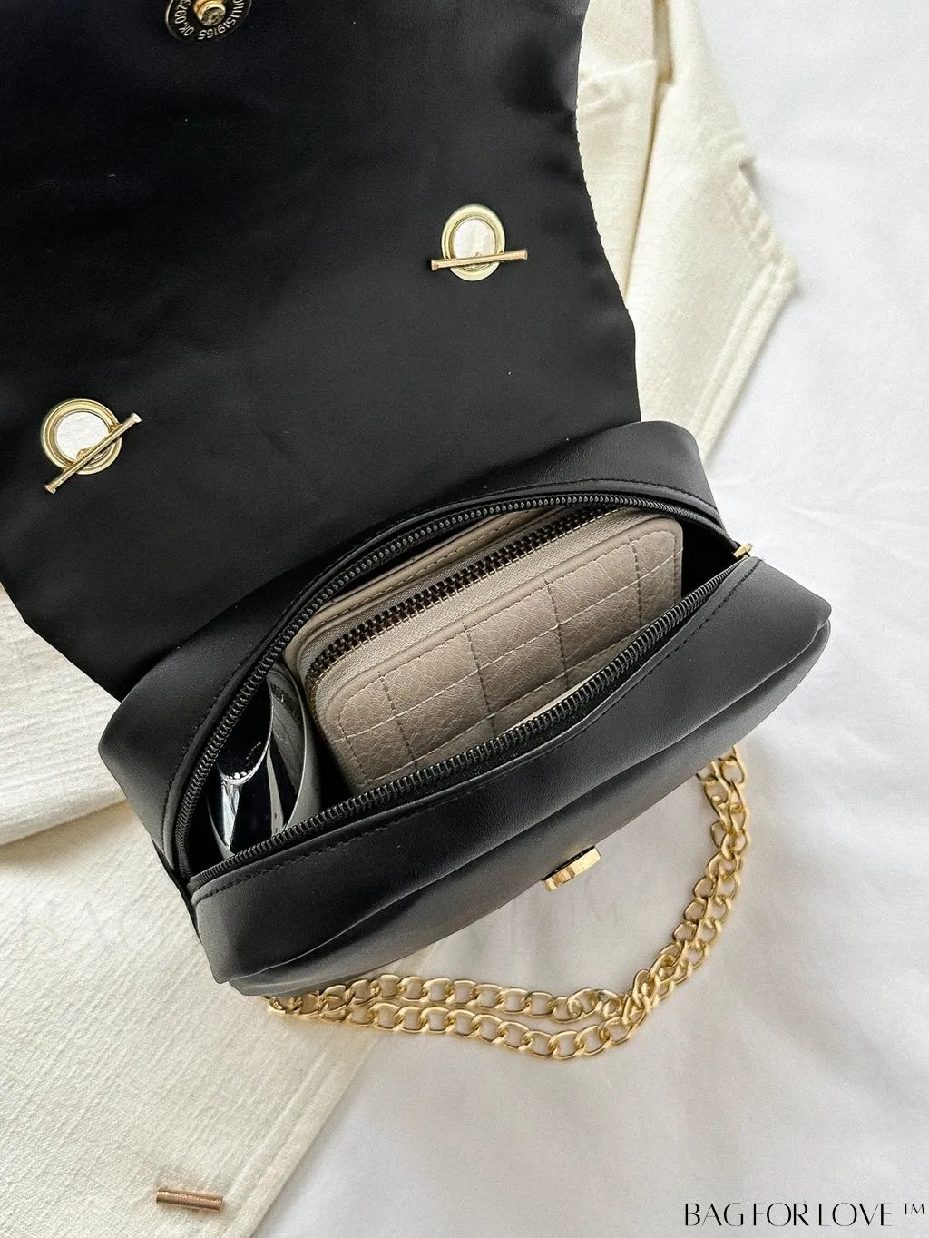 BagForLove - Compact Metal Chain Crossbody: Chic and Versatile Fashion Handbag for Everyday Use