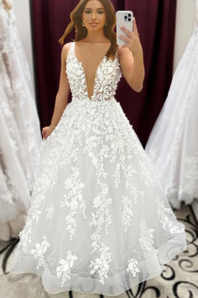 Chic Spaghetti Straps Lace Appliques Long Wedding Dress