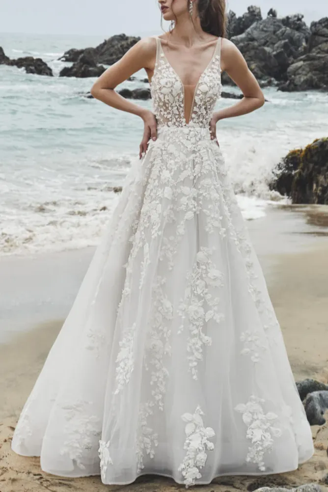 Chic Spaghetti Straps Lace Appliques Long Wedding Dress
