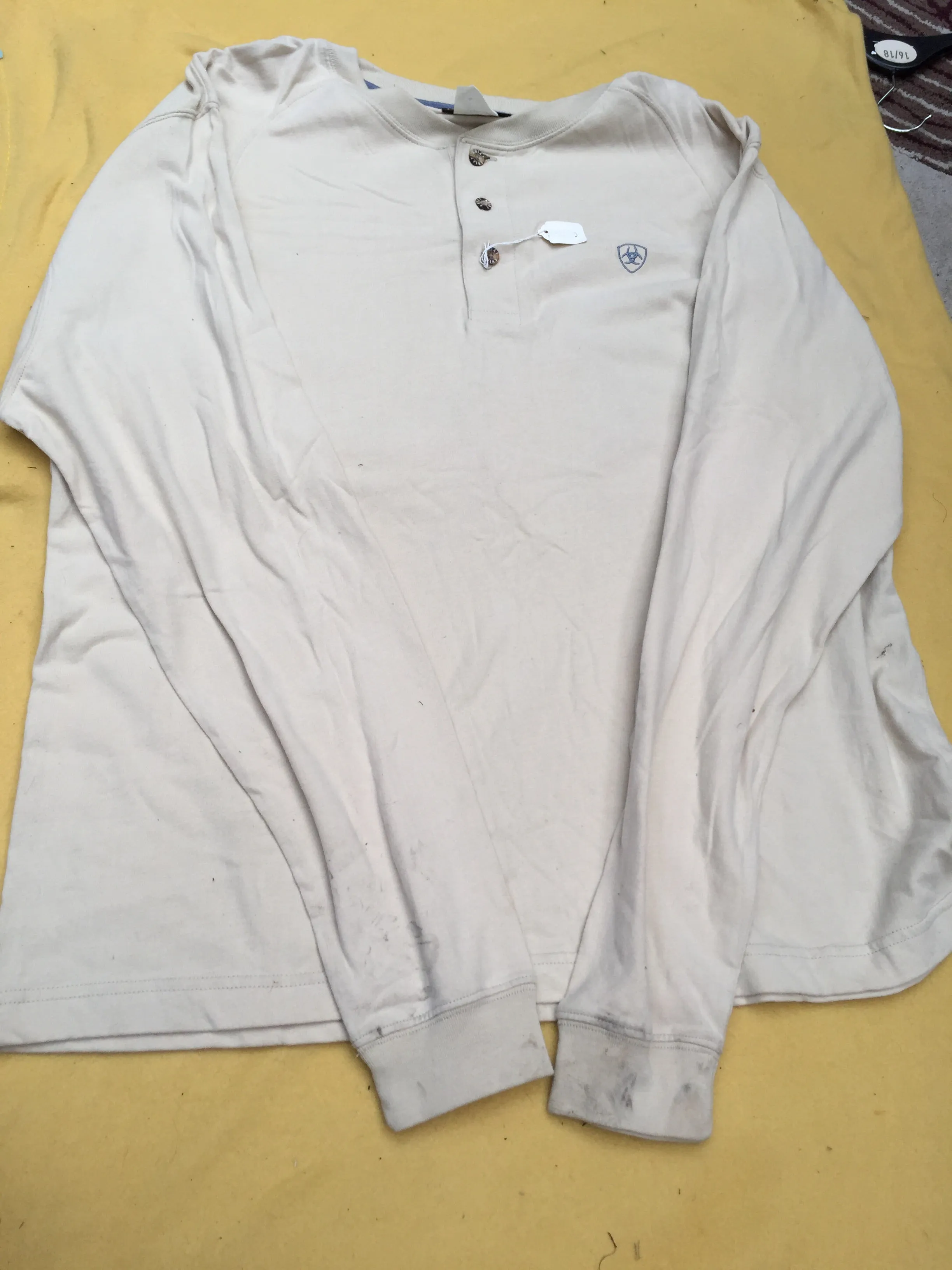 Cream Ariat T-Shirt size: large (FREE POSTAGE)