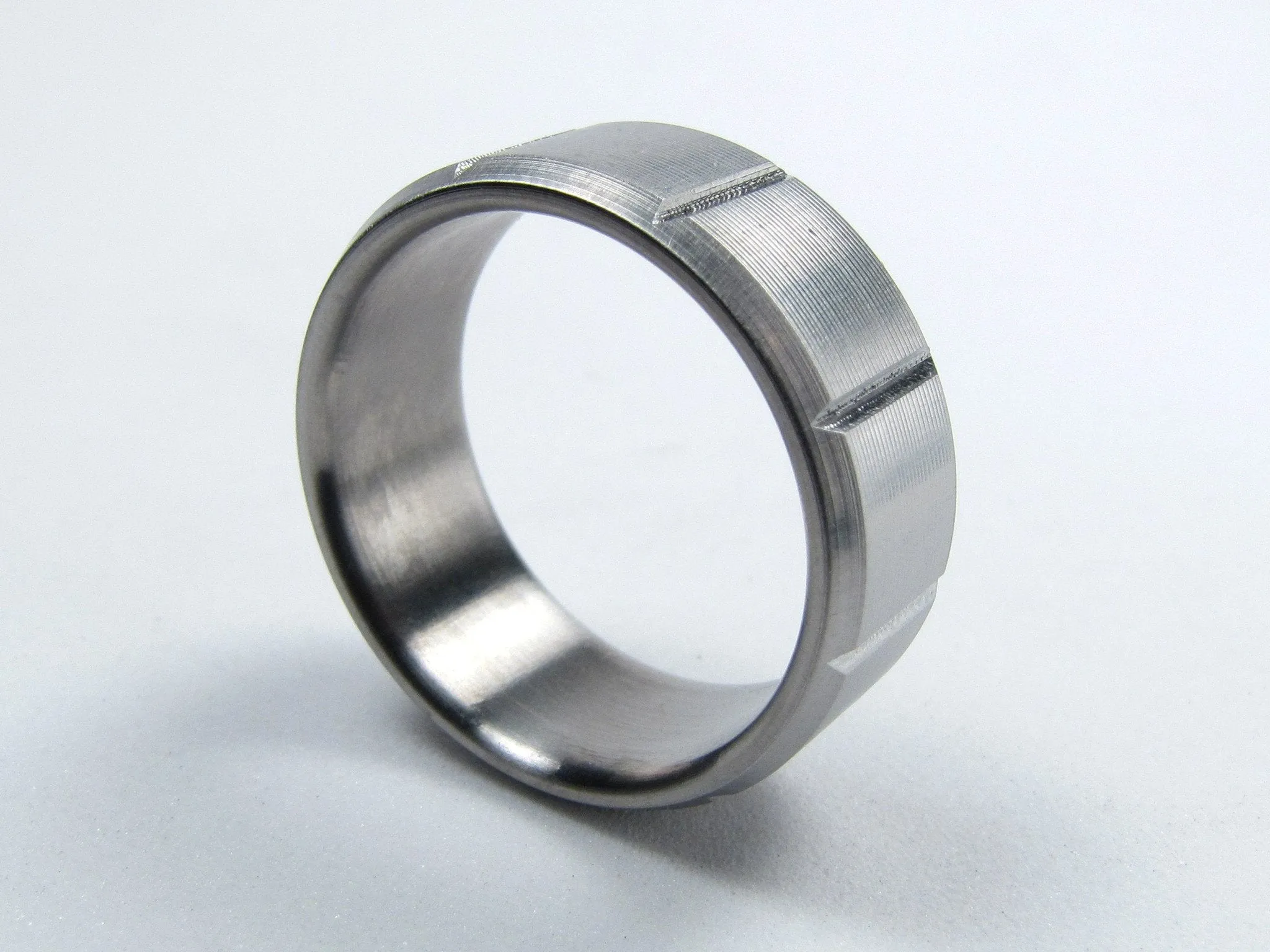 Eurpoa (Bright) - Minimal Titanium Wedding Band
