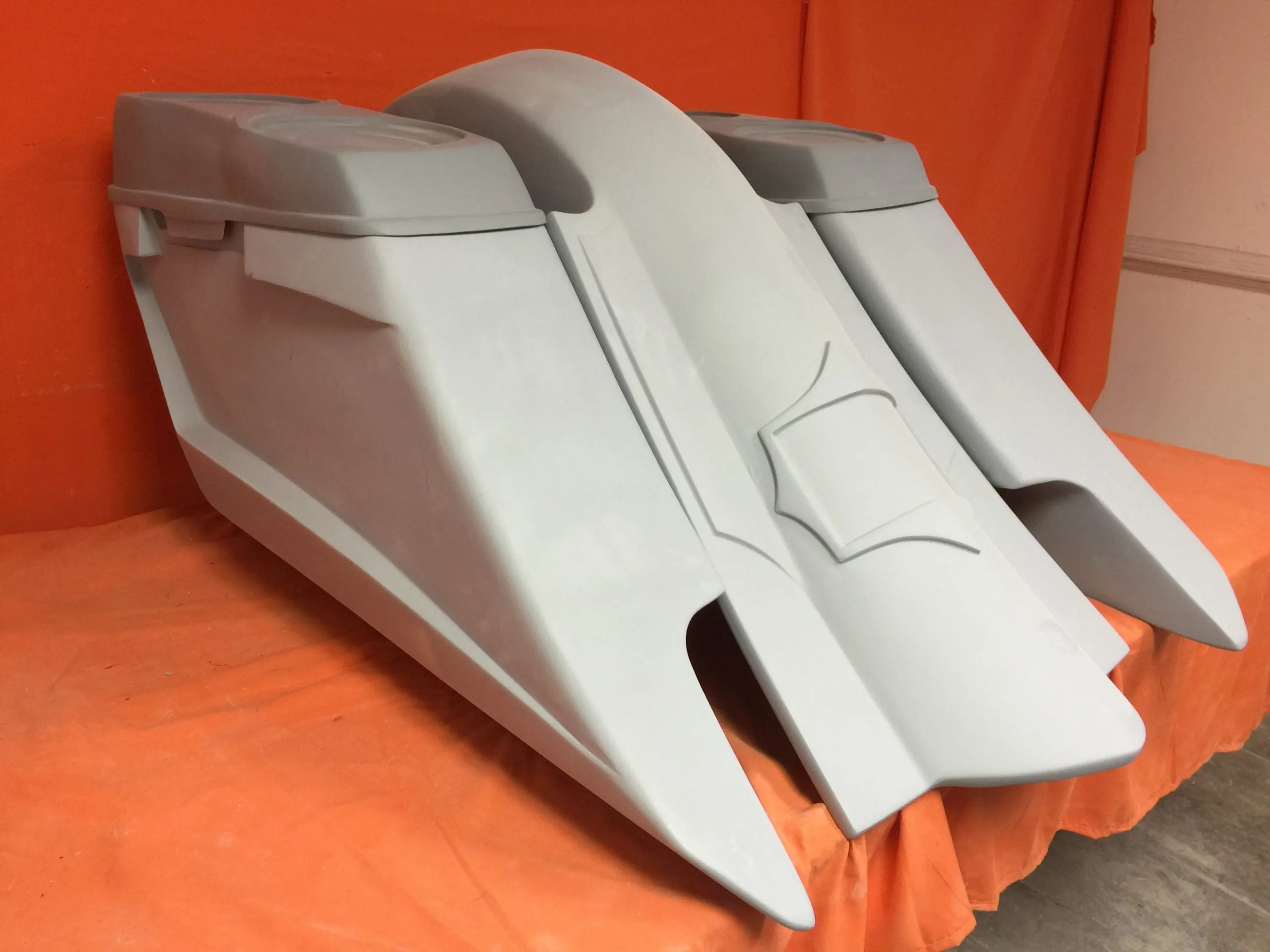 Harley Davidson 6" Trendsetter Extended Saddlebag Fender Kit - Dual Cut Outs Dual 6 x 9 Speaker Lids / 2014 - 2023