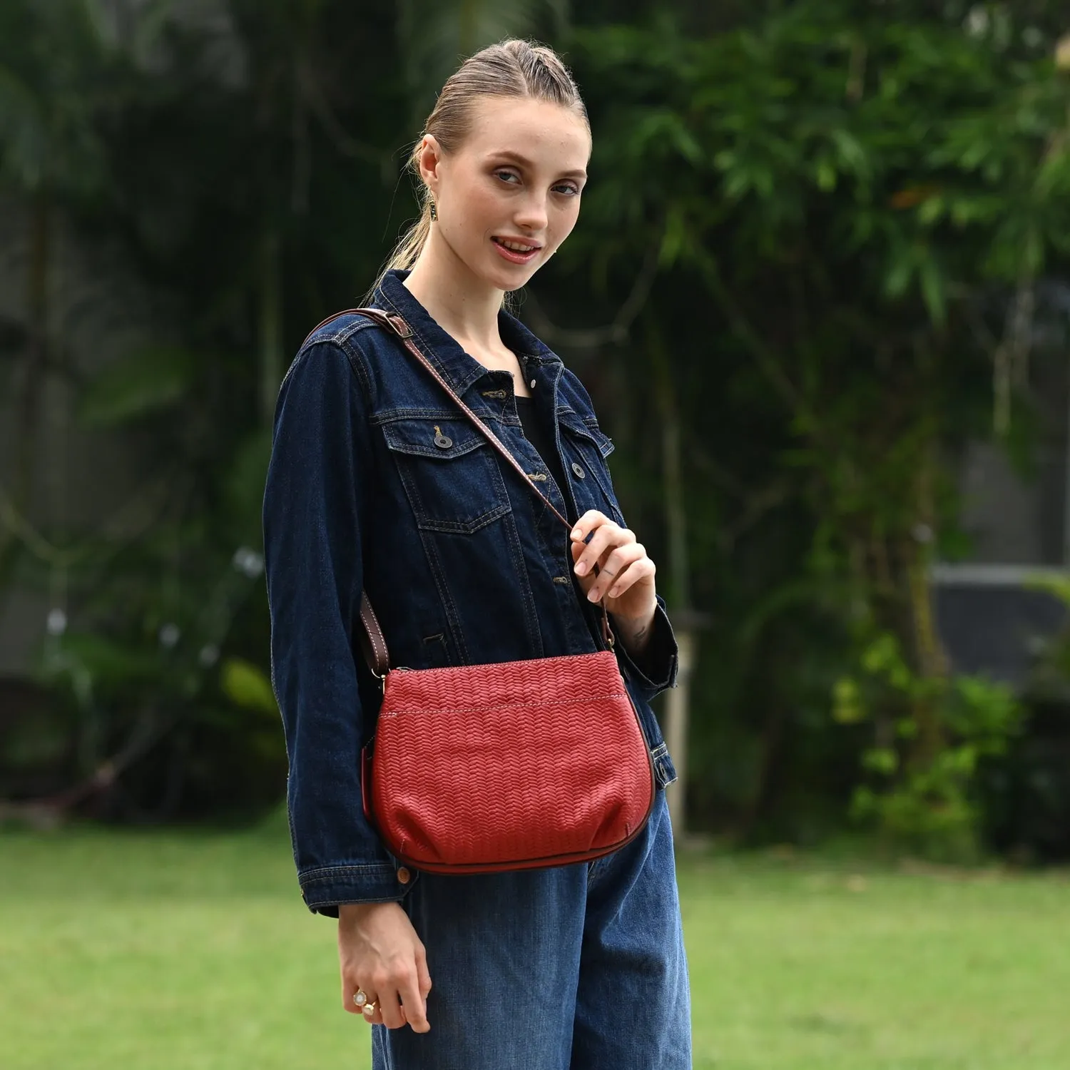 Heritage Leather Multi-Compartment Crossbody - 8280