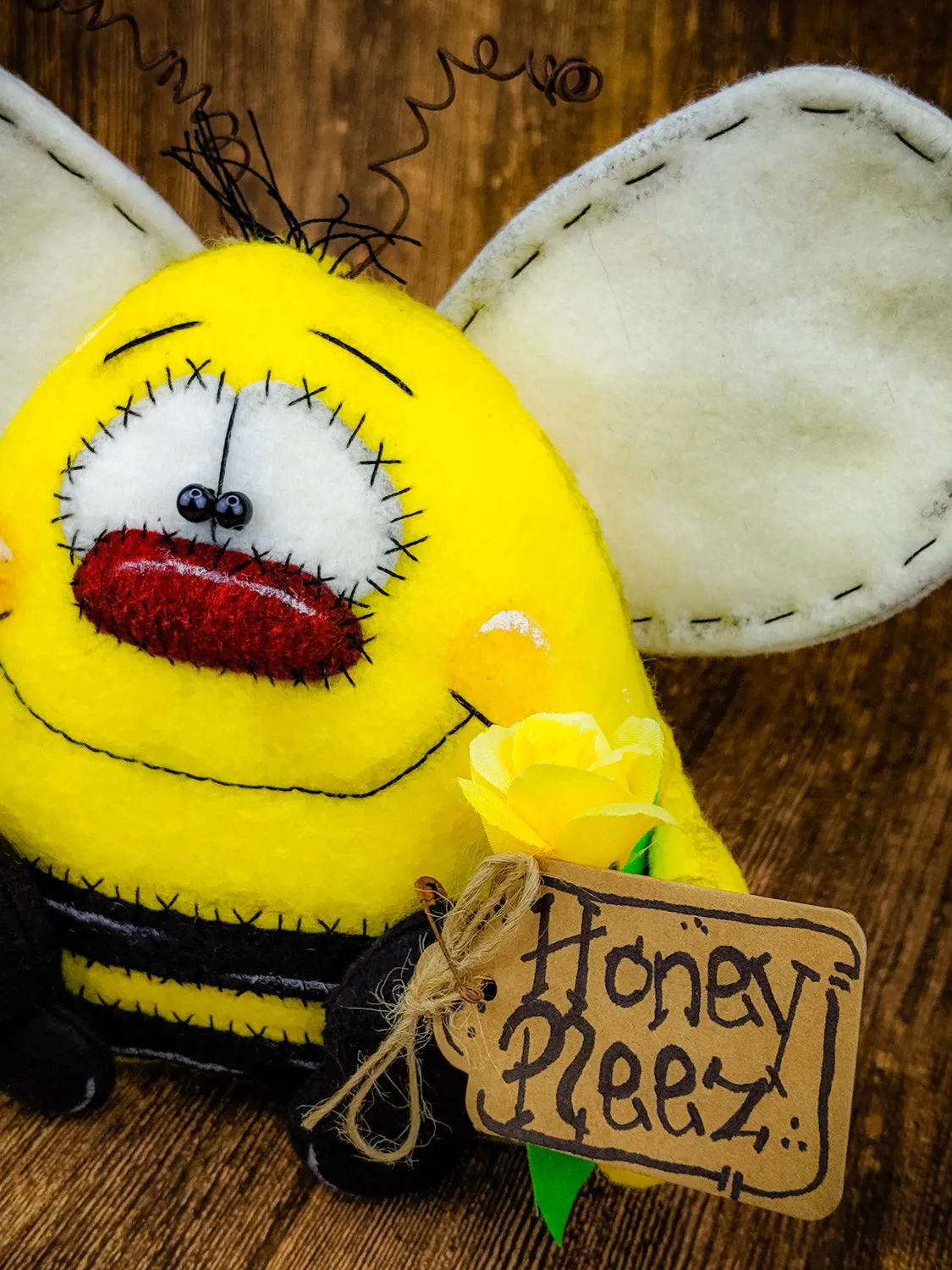 Honey Pleez Bumble Bee Primitive