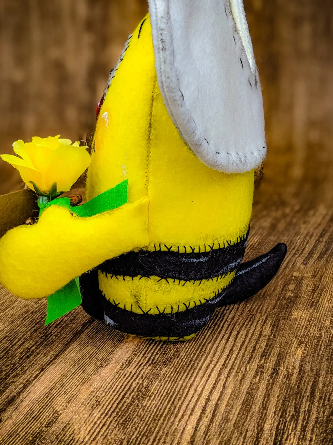 Honey Pleez Bumble Bee Primitive