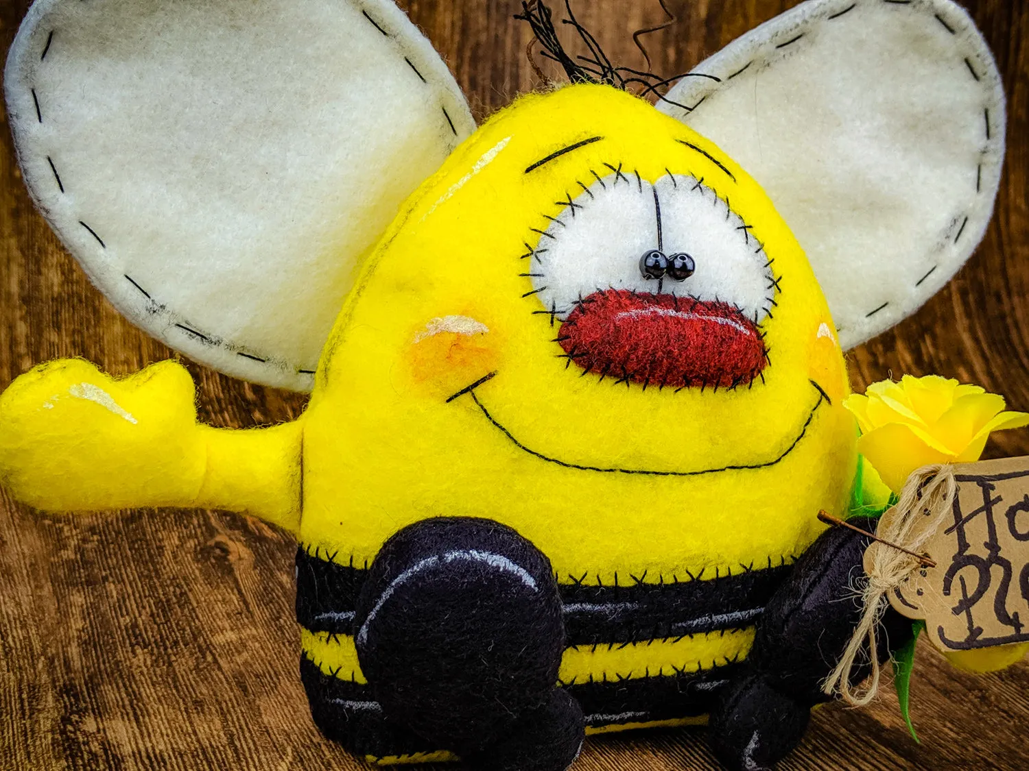 Honey Pleez Bumble Bee Primitive