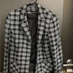 Kasper Black, Blue and White Plaid Tweed Blazer- 12