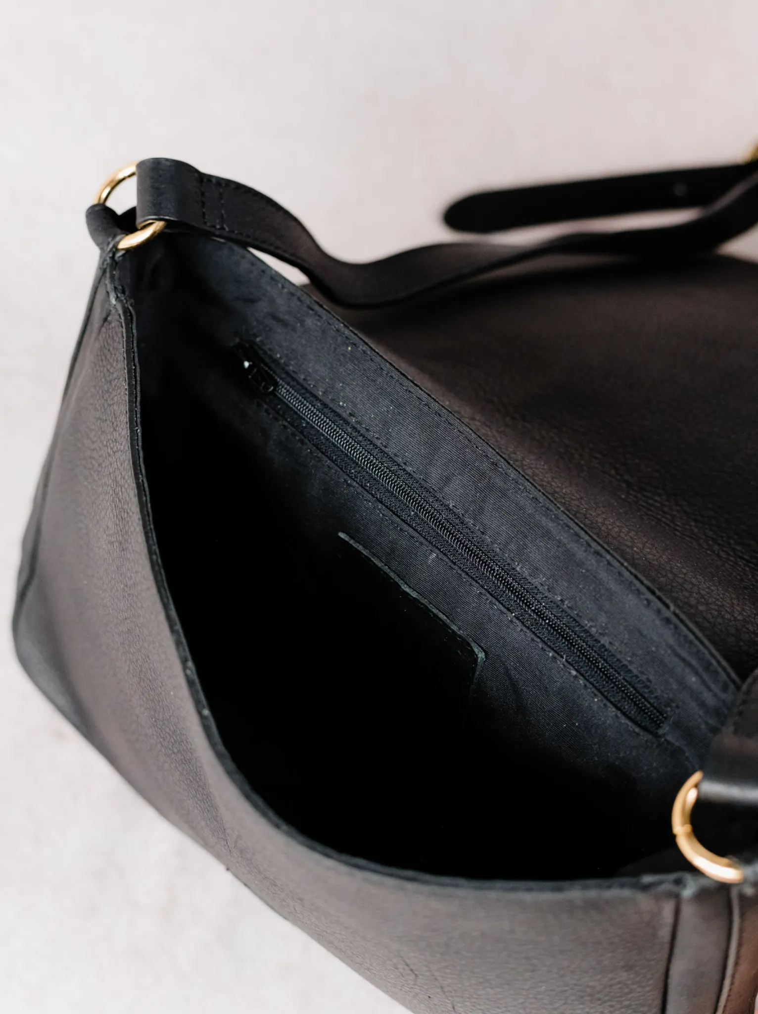 Lari Slim Crossbody