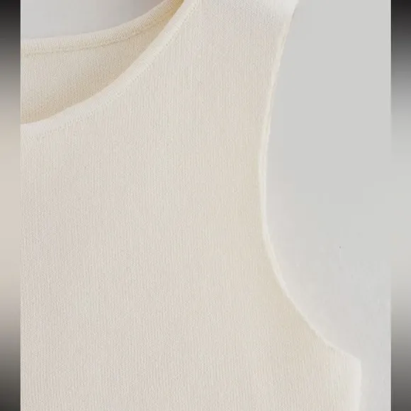 LD-08 Chic White Button-Down vest