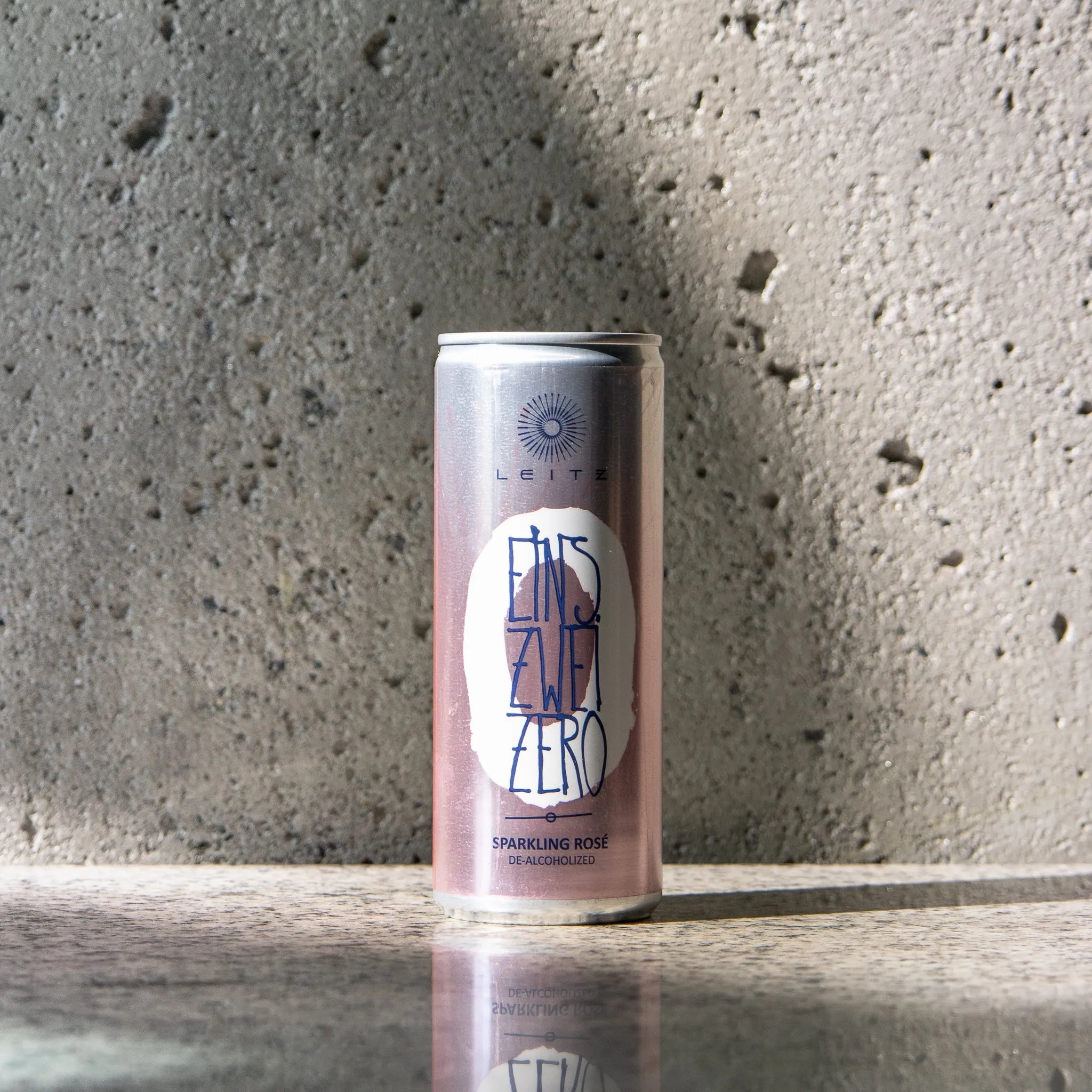 Leitz 'Eins Zwei Zero' De-alcoholised Sparkling Rosé can