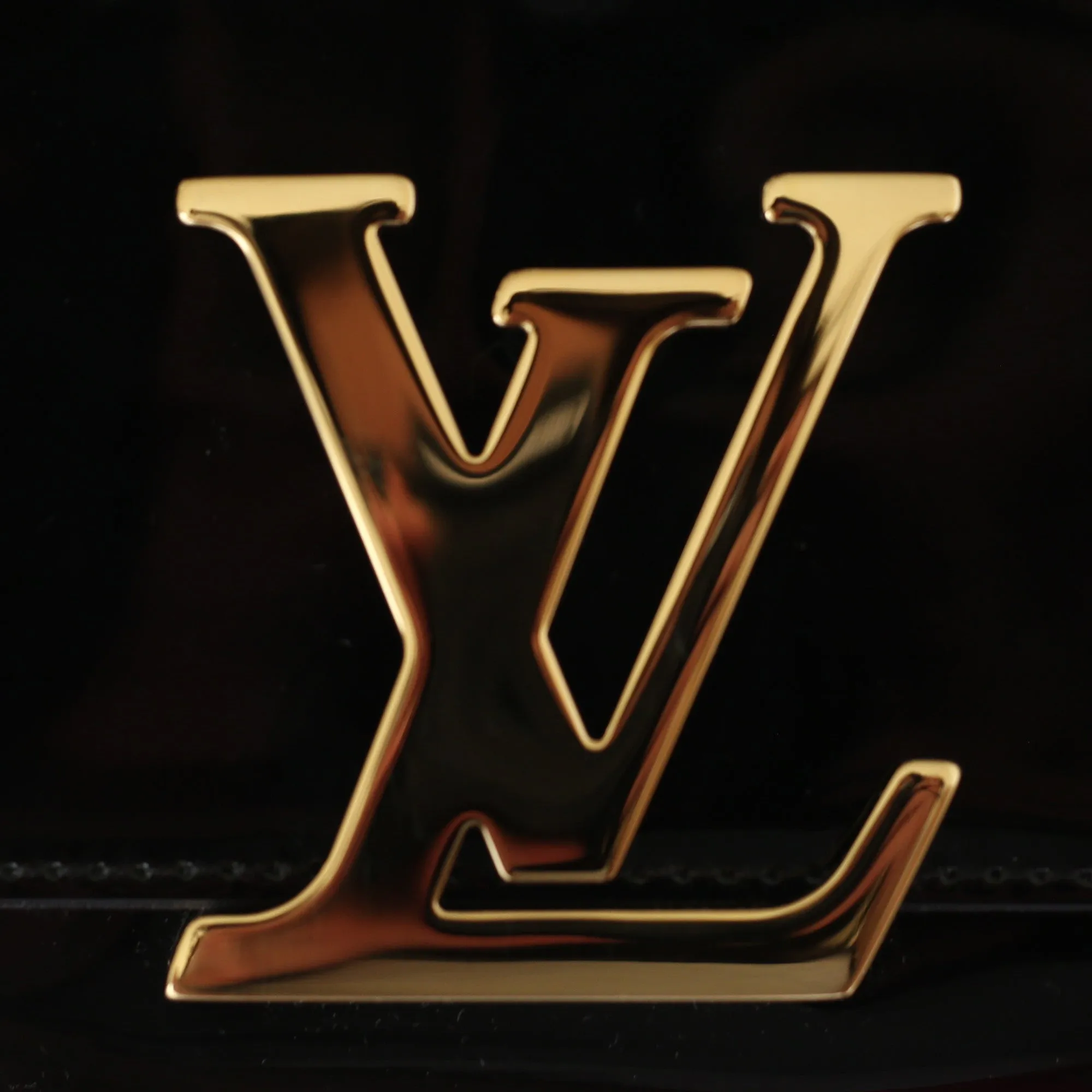 Louis Vuitton | Patent Leather Louise Clutch | MM
