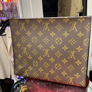 Louis Vuitton Poch De Toilette