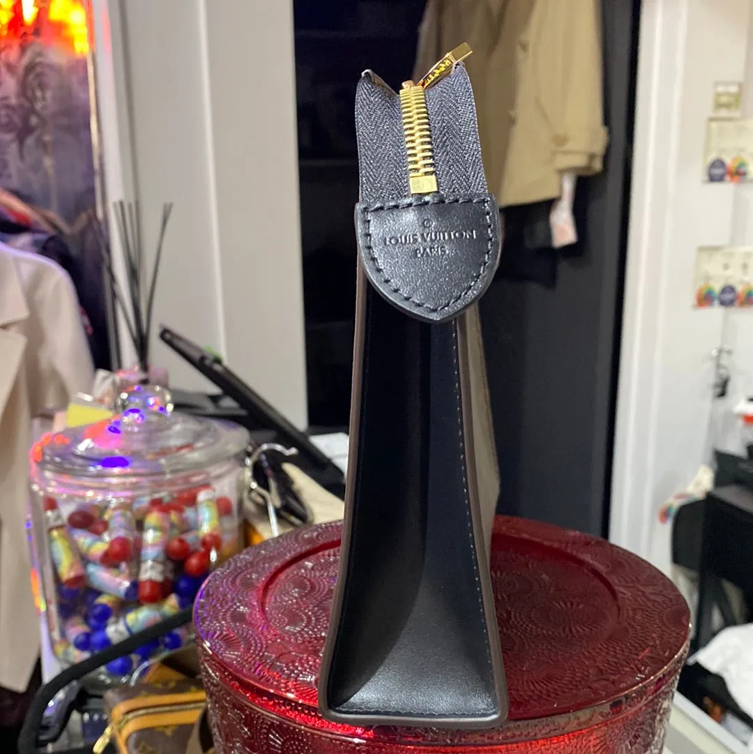 Louis Vuitton Poch De Toilette