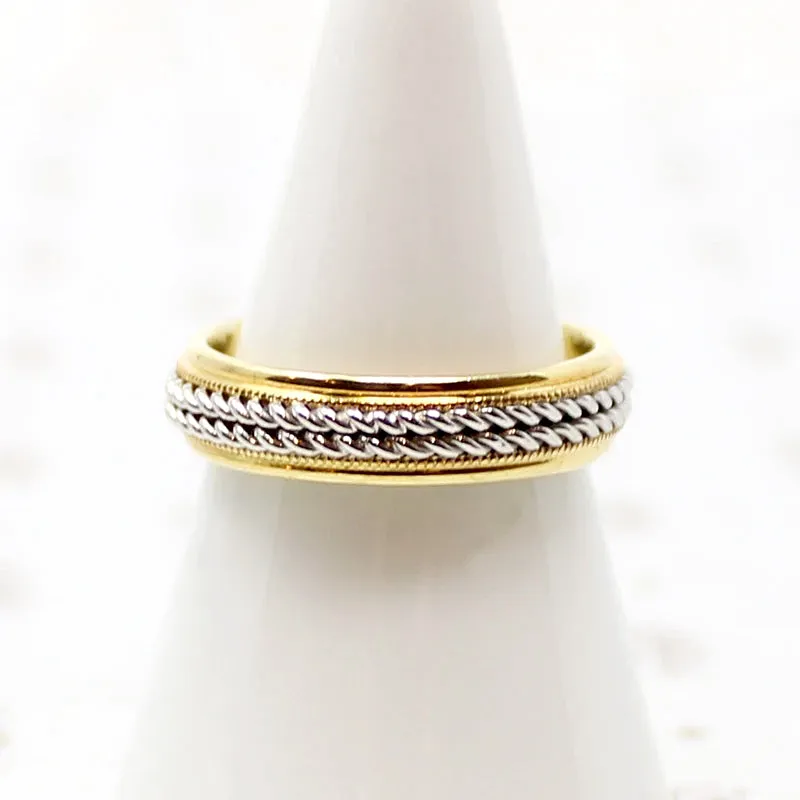 Luxurious 18k Gold Band with Platinum Twist Detail