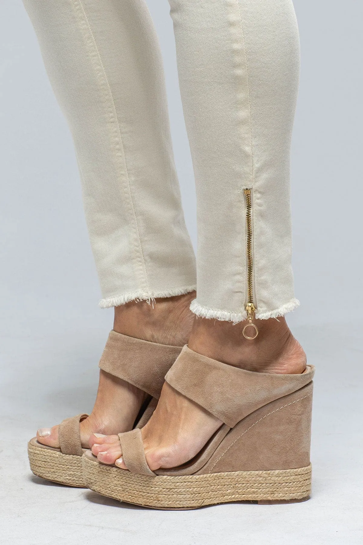 MAC Rich Slim Chic in Antique White