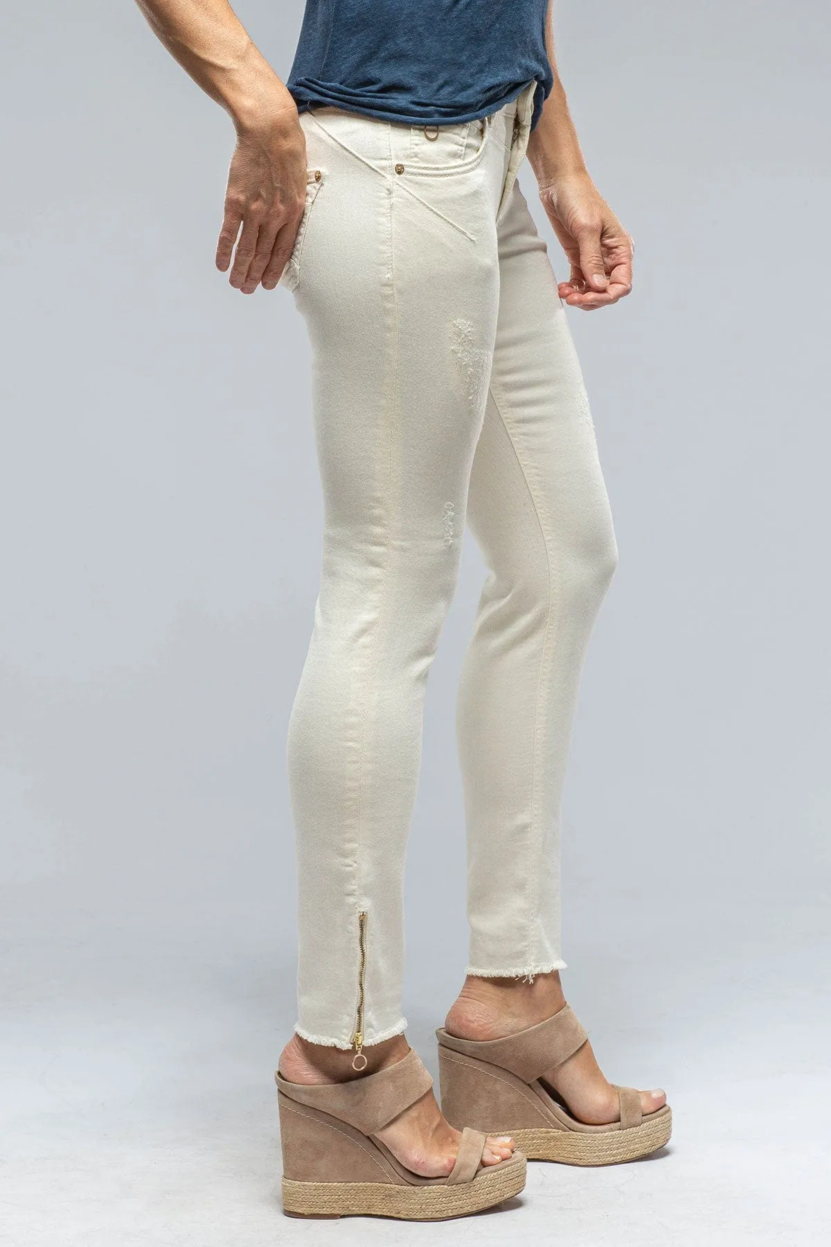 MAC Rich Slim Chic in Antique White