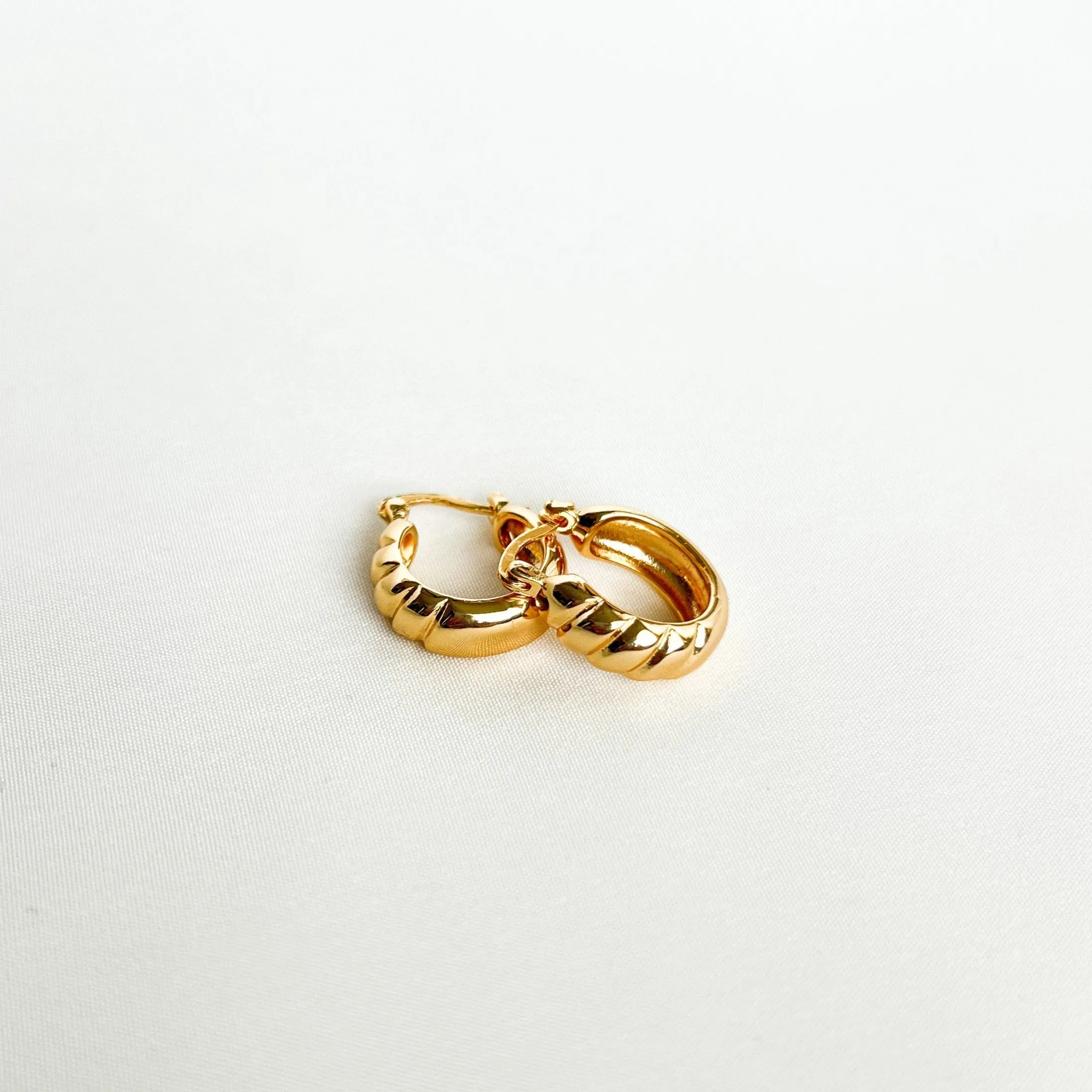 Minimal Croissant Hoops