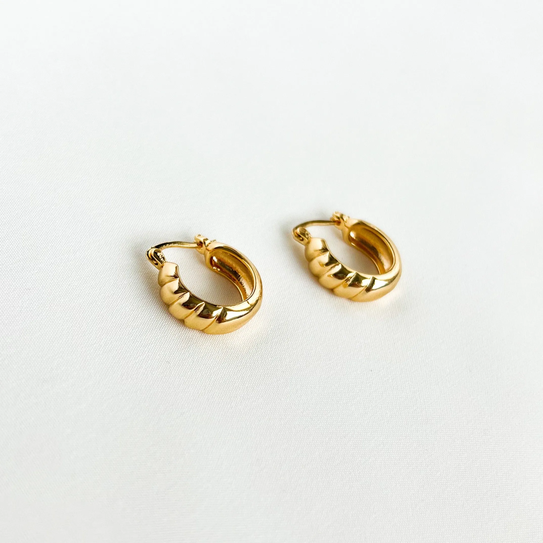 Minimal Croissant Hoops