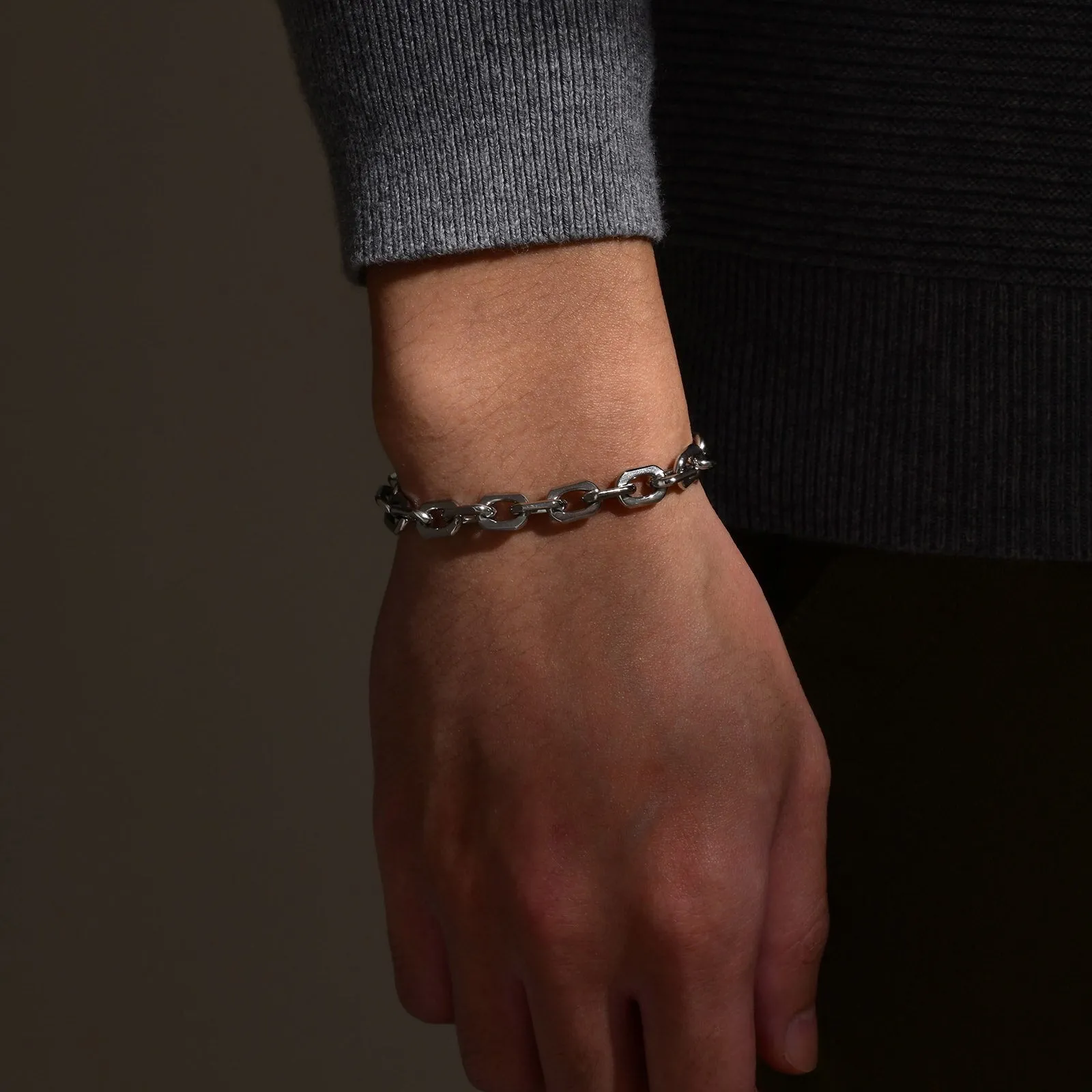 Minimal Curb Chain
