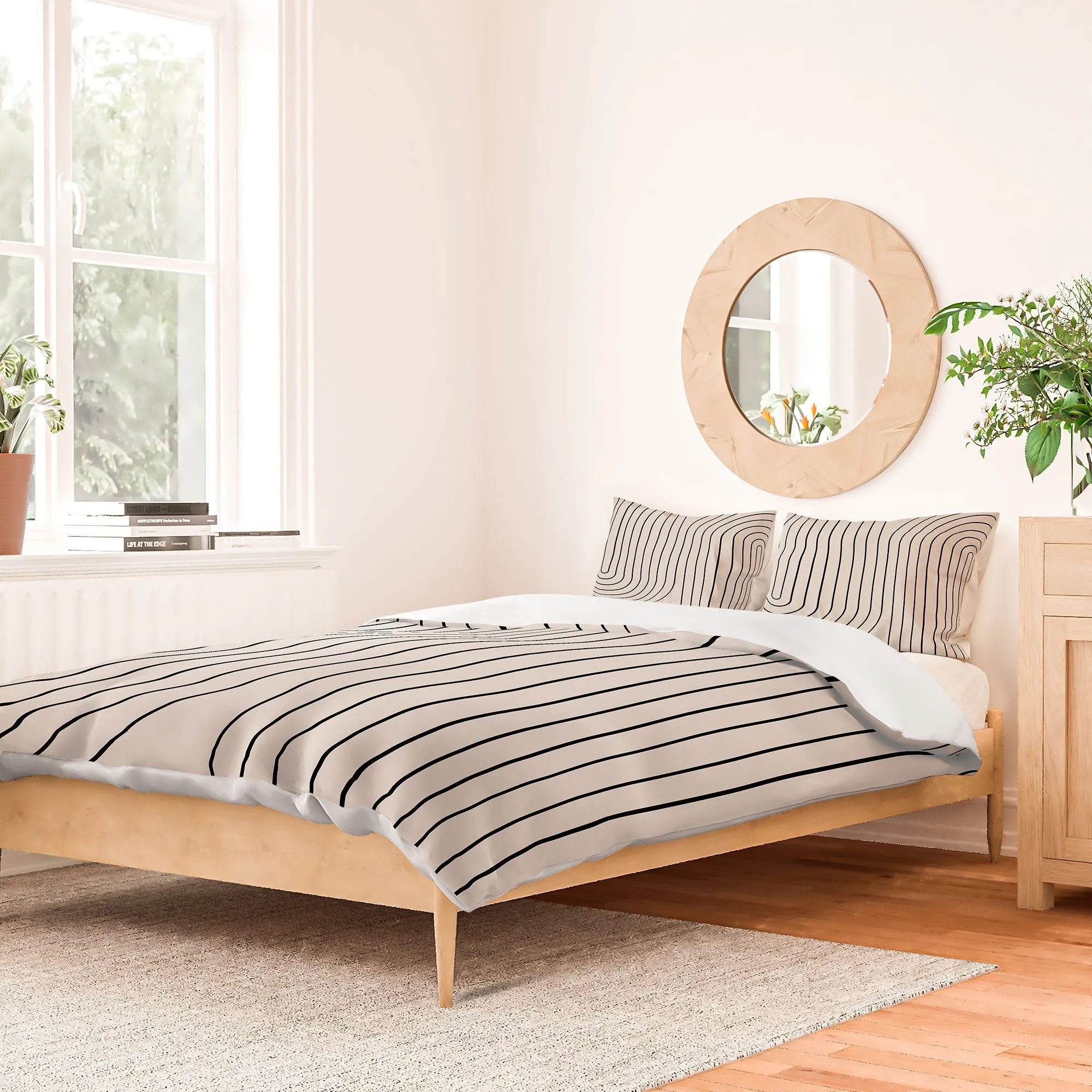 MINIMAL LINE CURVATURE WHITE DUVET / COMFORTER