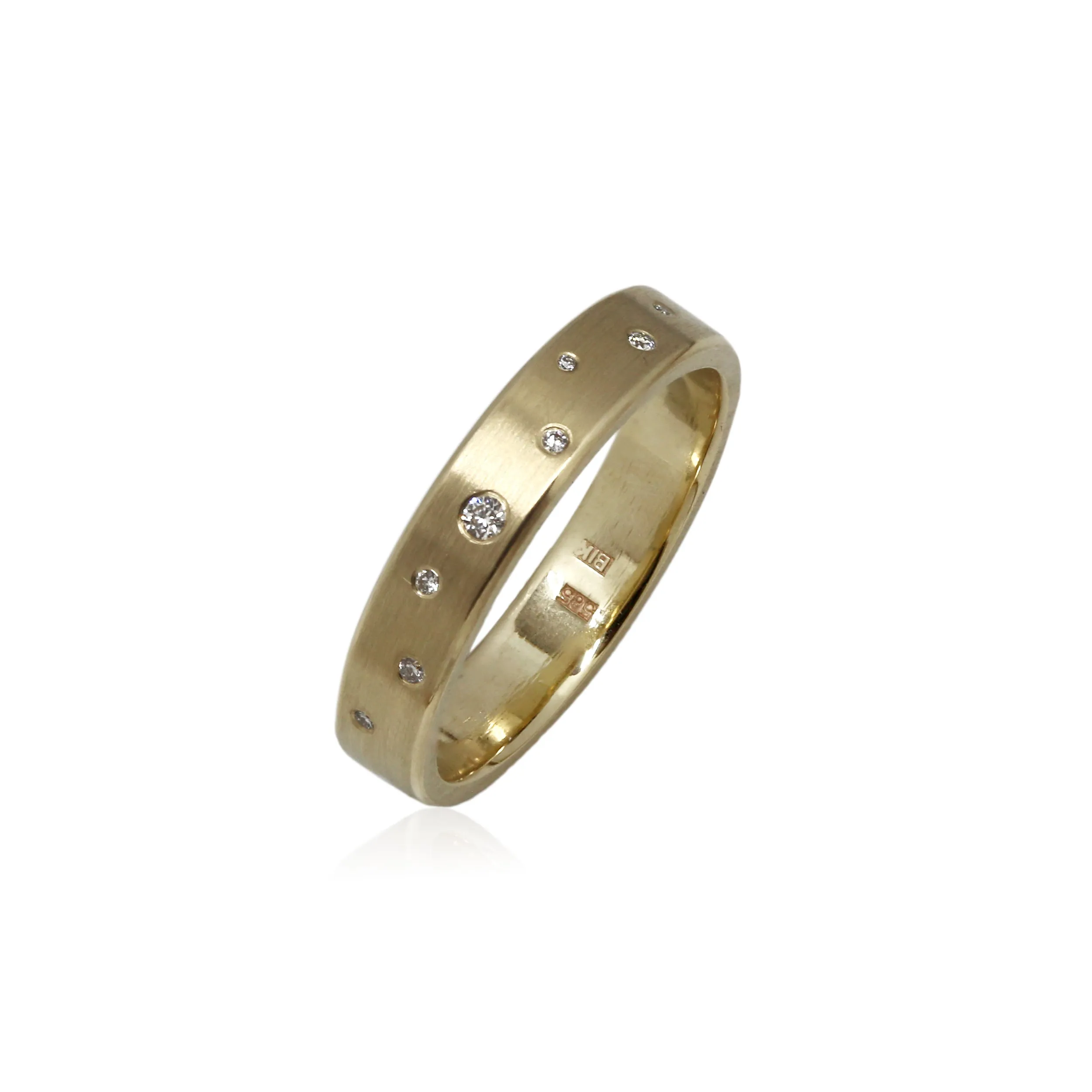 Minimal wedding band in 14k yellow gold with diamonds