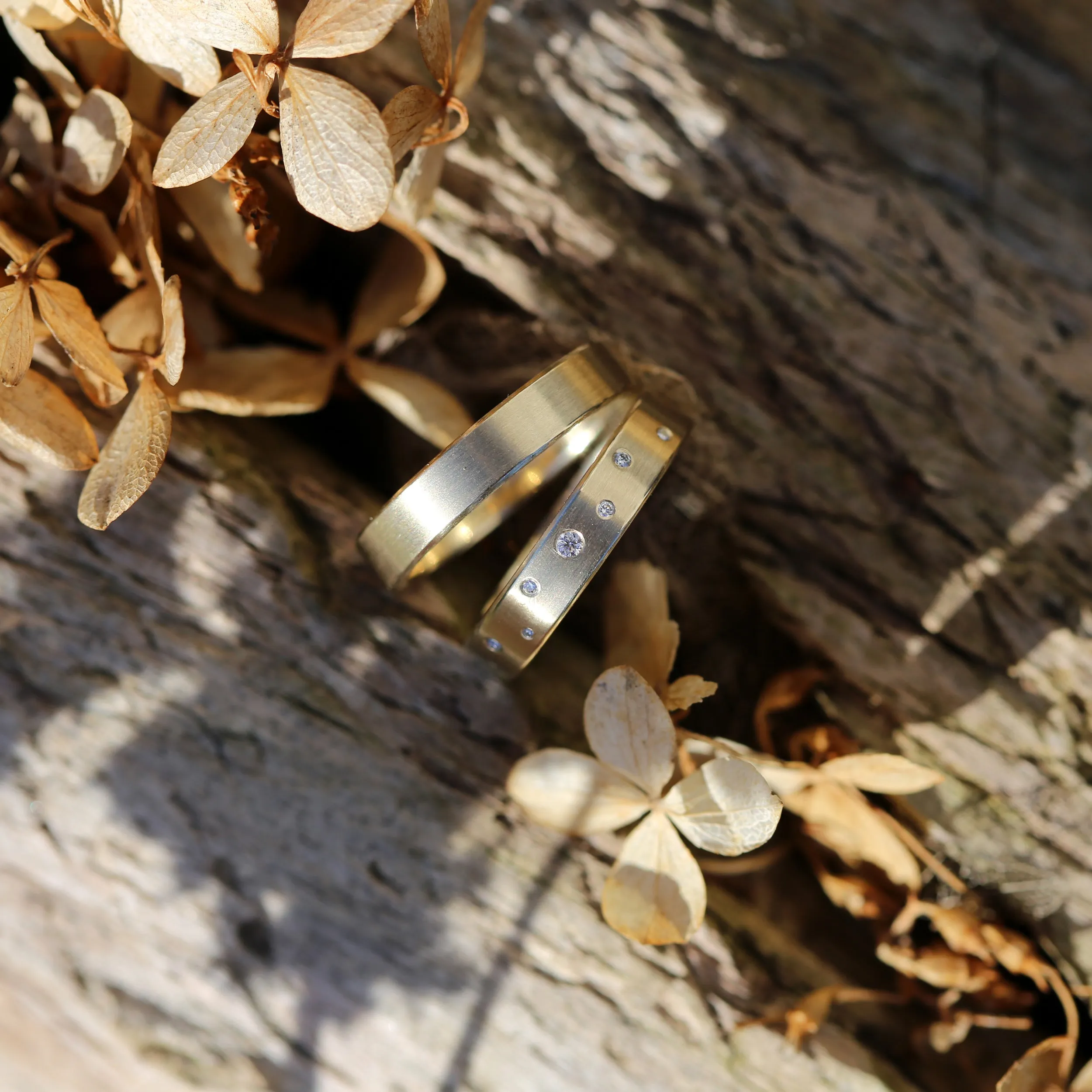 Minimal wedding band in 14k yellow gold with diamonds