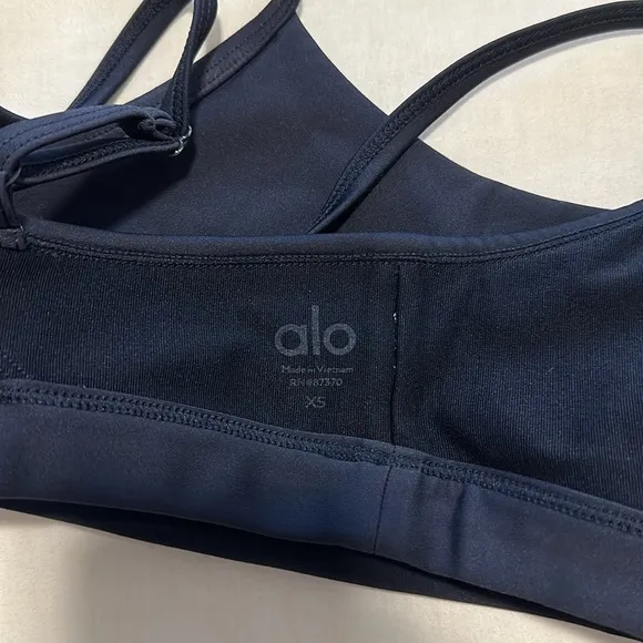NWOT Alo Yoga Airlift Intrigue Bra in Dark Blue Size XS