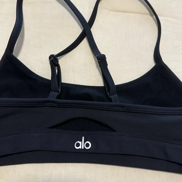 NWOT Alo Yoga Airlift Intrigue Bra in Dark Blue Size XS