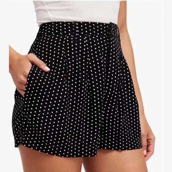 NWT Free People Black Polka Dot Women's Pleated Shorts With Pockets, Size 4