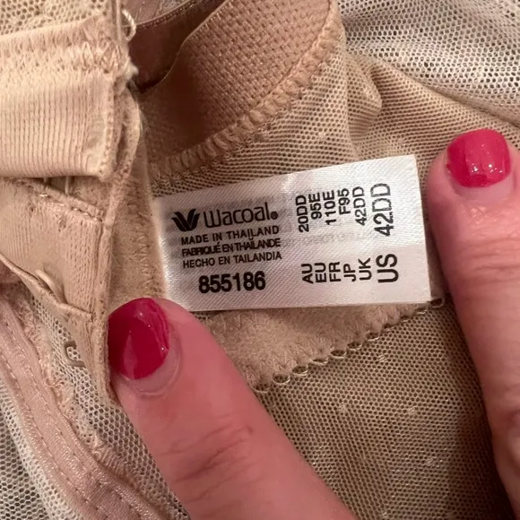 NWT Wacoal Women’s Retro Chic Full Figure Underwire Bra in Nude in size 42DD