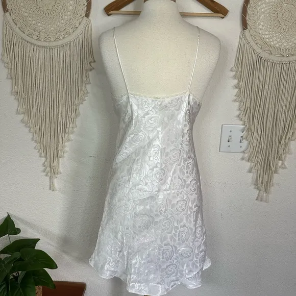 Robinsons Elegant White Satin and Lace Slip nighty medium