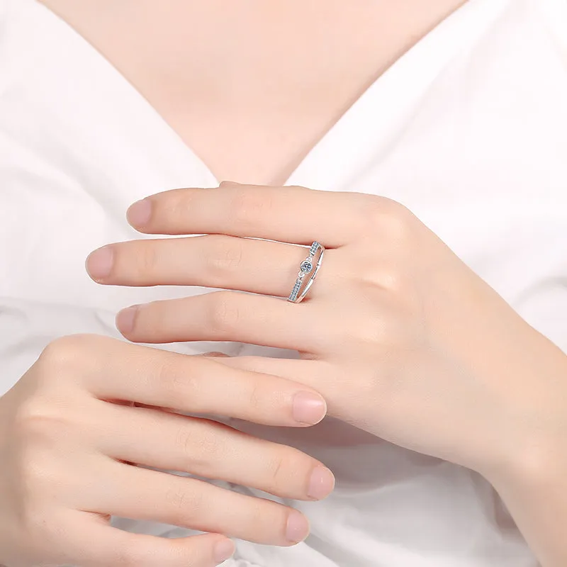 Round Moissanite Diamond Split Shank Ring
