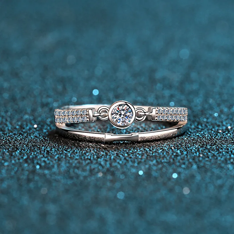 Round Moissanite Diamond Split Shank Ring