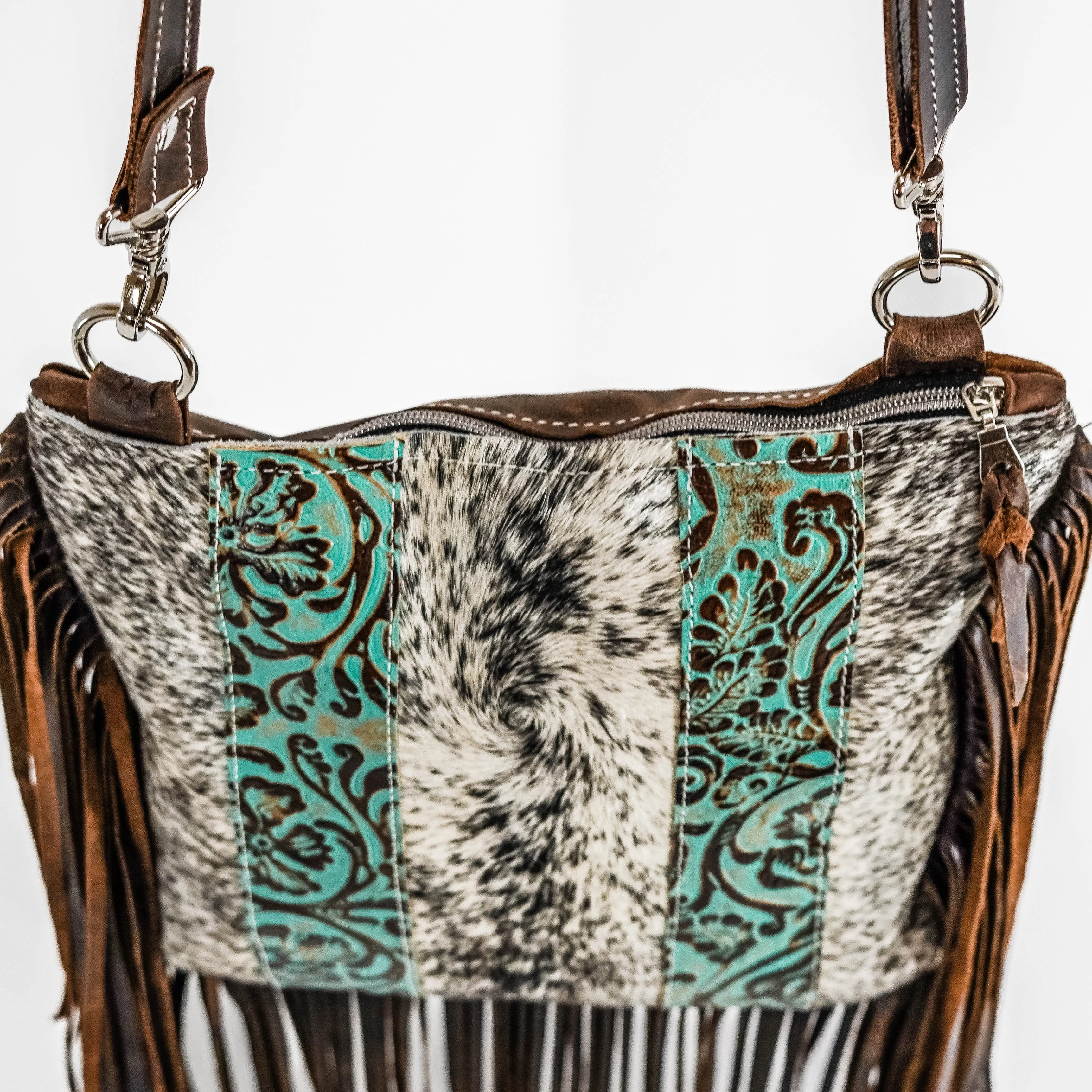 Shania - Black & White w/ Turquoise Tool
