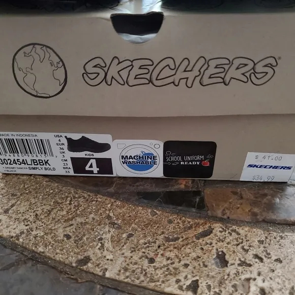 Skechers Unisex-Child Dreamy Dancer-Simply Bold Sneaker 4 new in box