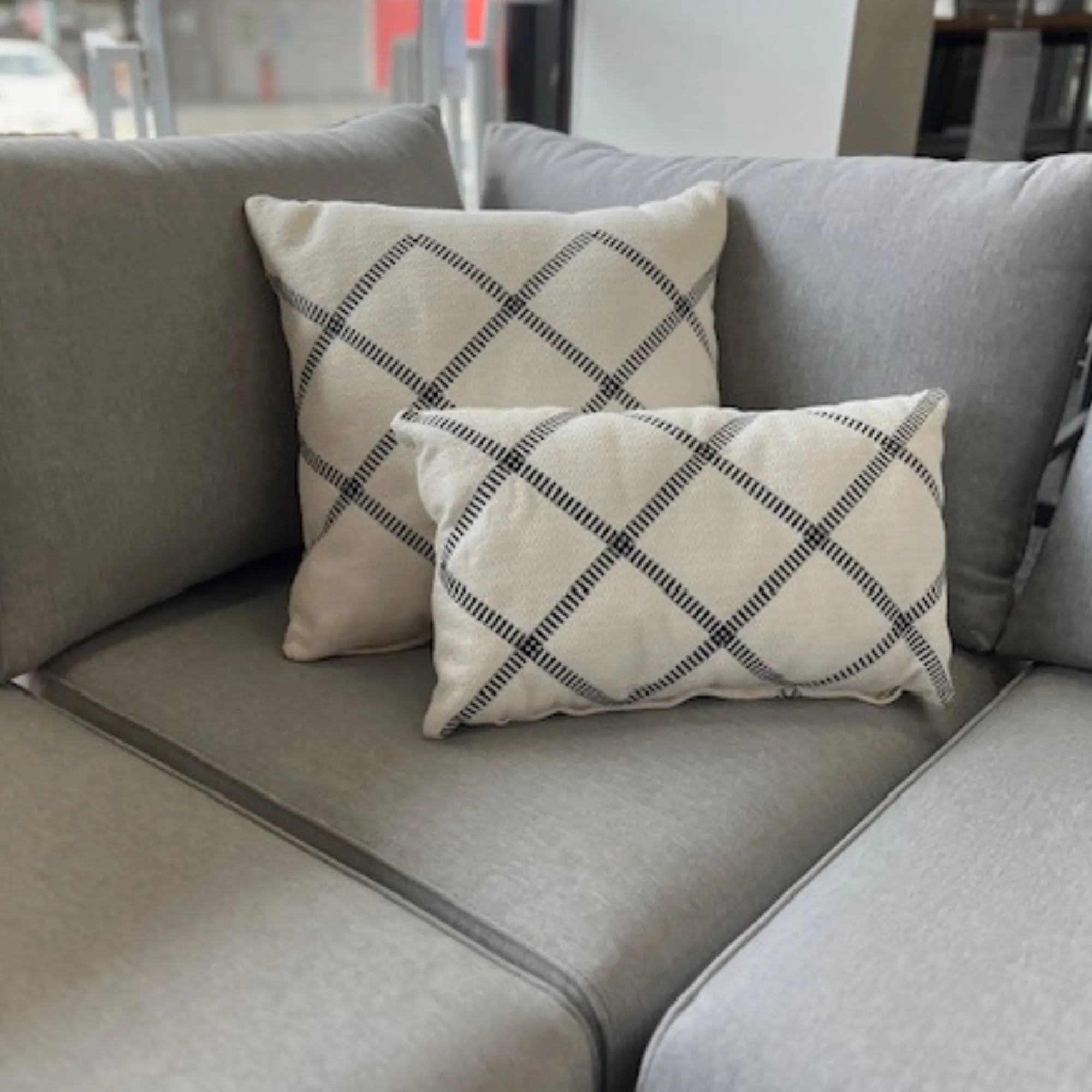 Sunproof Outdoor Rectangle Cushion - Stripe Zigzag - White/Black