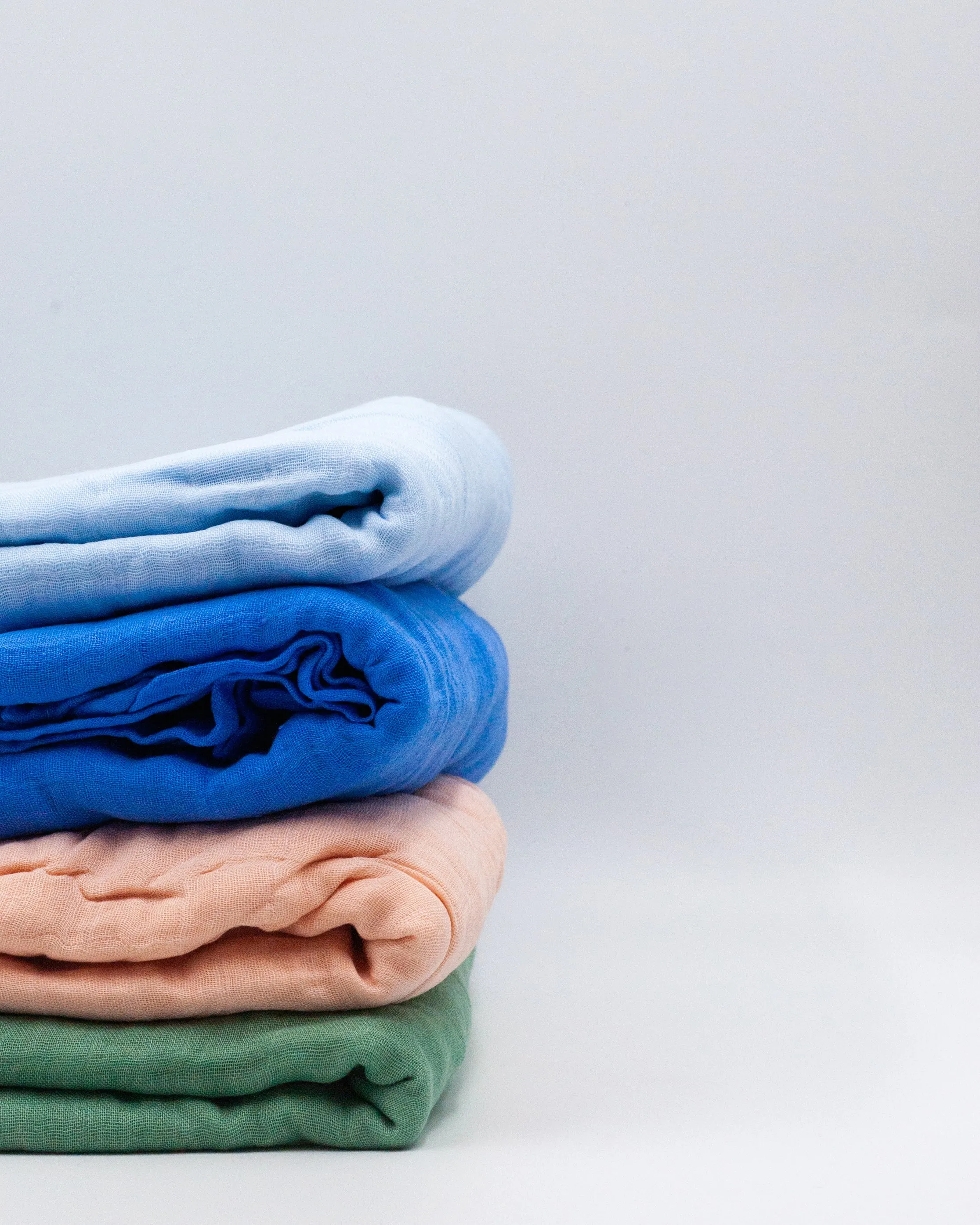 The Lil Cub Organic bamboo muslin swaddle - 5 Colors