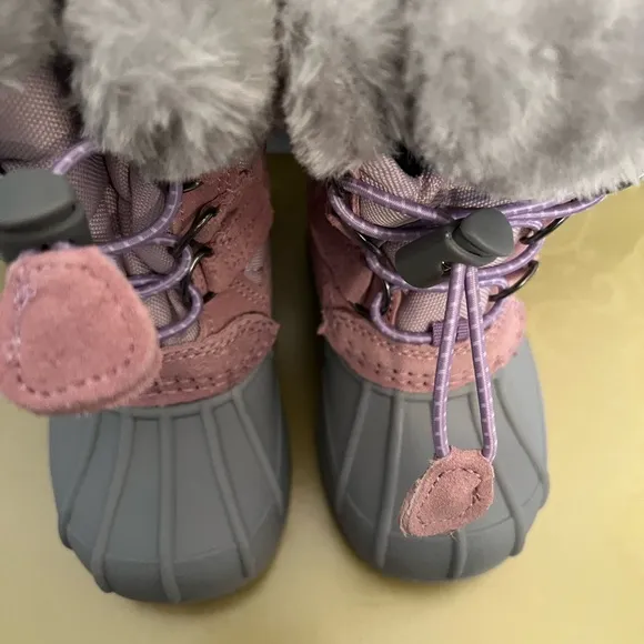Totes Kids NWB Toddler Lavender/Gray Lil Jenny Snow Boot. Size 5T DS-09