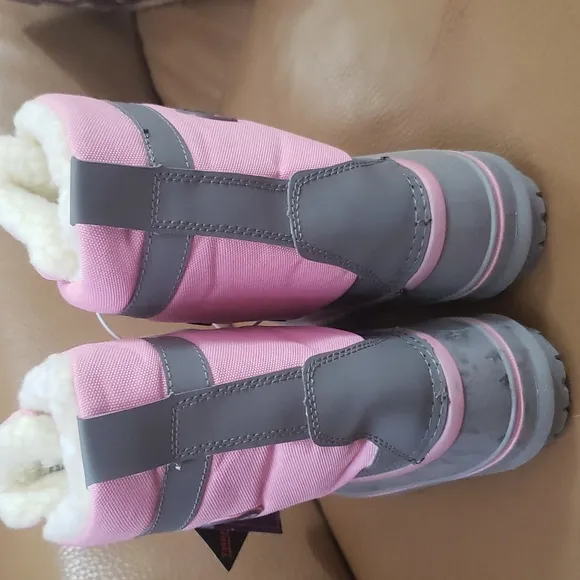 Totes Kids- very warm boots in gray/pink