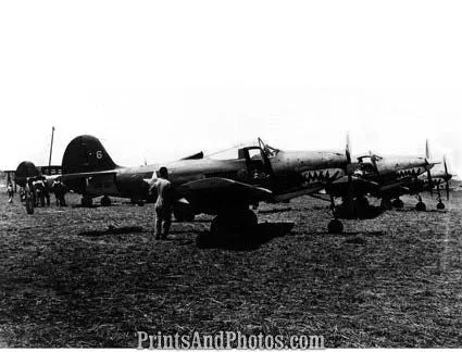 US ARMY WWII Shark Fighter Planes  4042