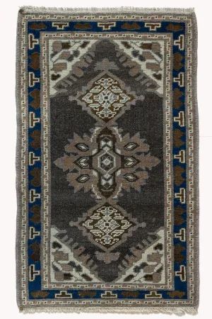 Vintage Turkish Mini Rug No. 546 | 1'11 x 3'2