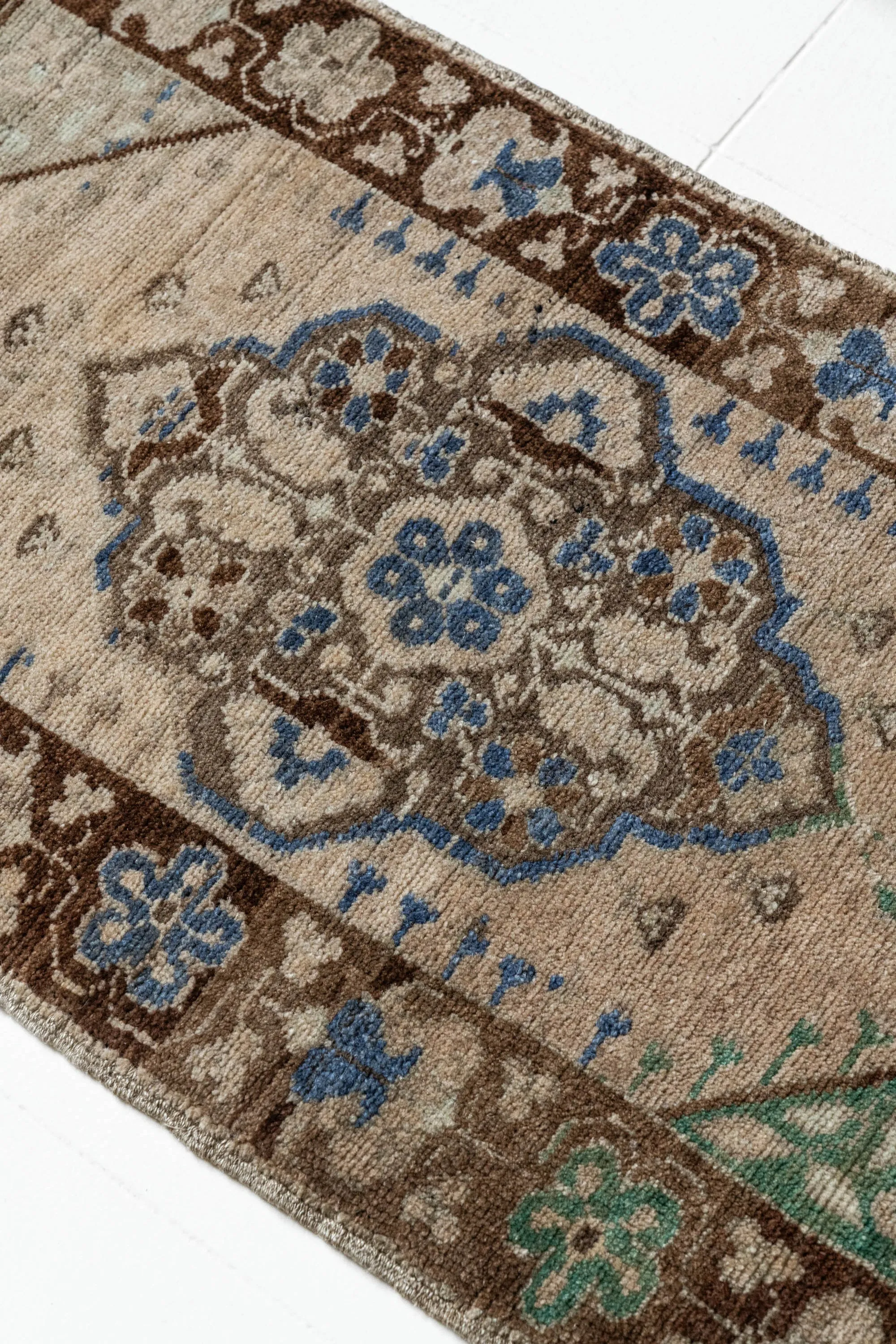 Vintage Turkish Mini Rug No. 555 | 1'10 x 3'3