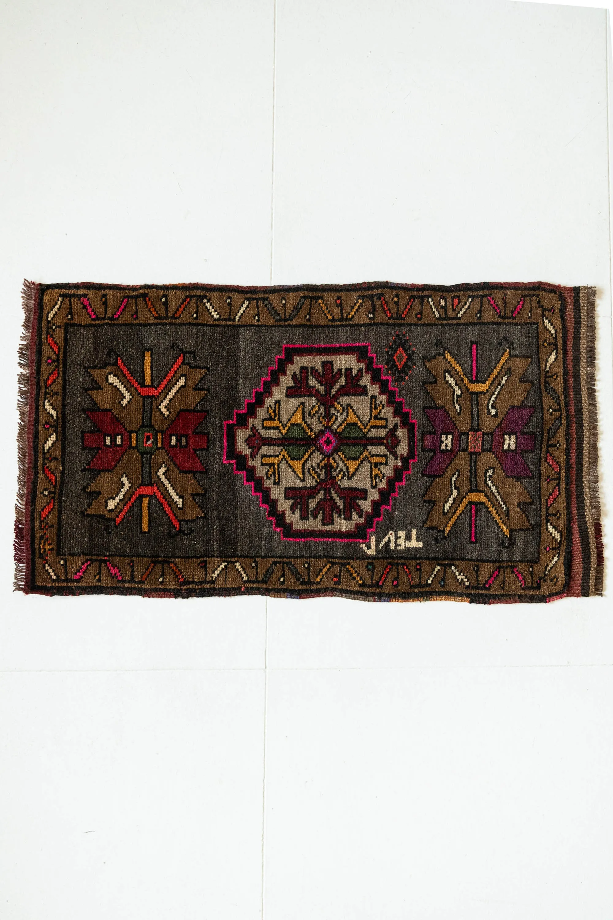 Vintage Turkish Mini Rug No. 613 | 1'9 x 3'3