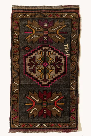Vintage Turkish Mini Rug No. 613 | 1'9 x 3'3