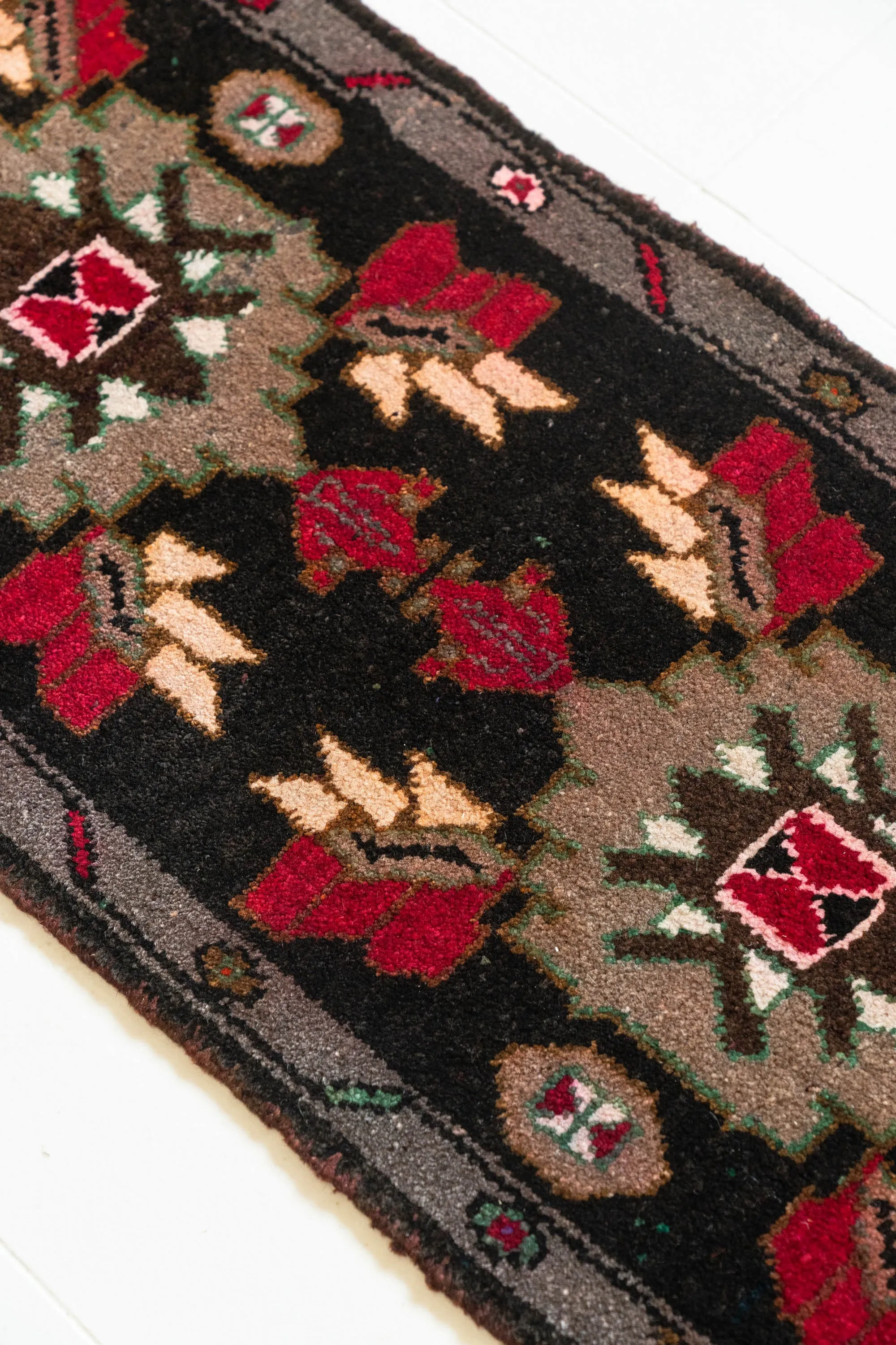 Vintage Turkish Mini Rug No. 619 | 1'7 x 3'5