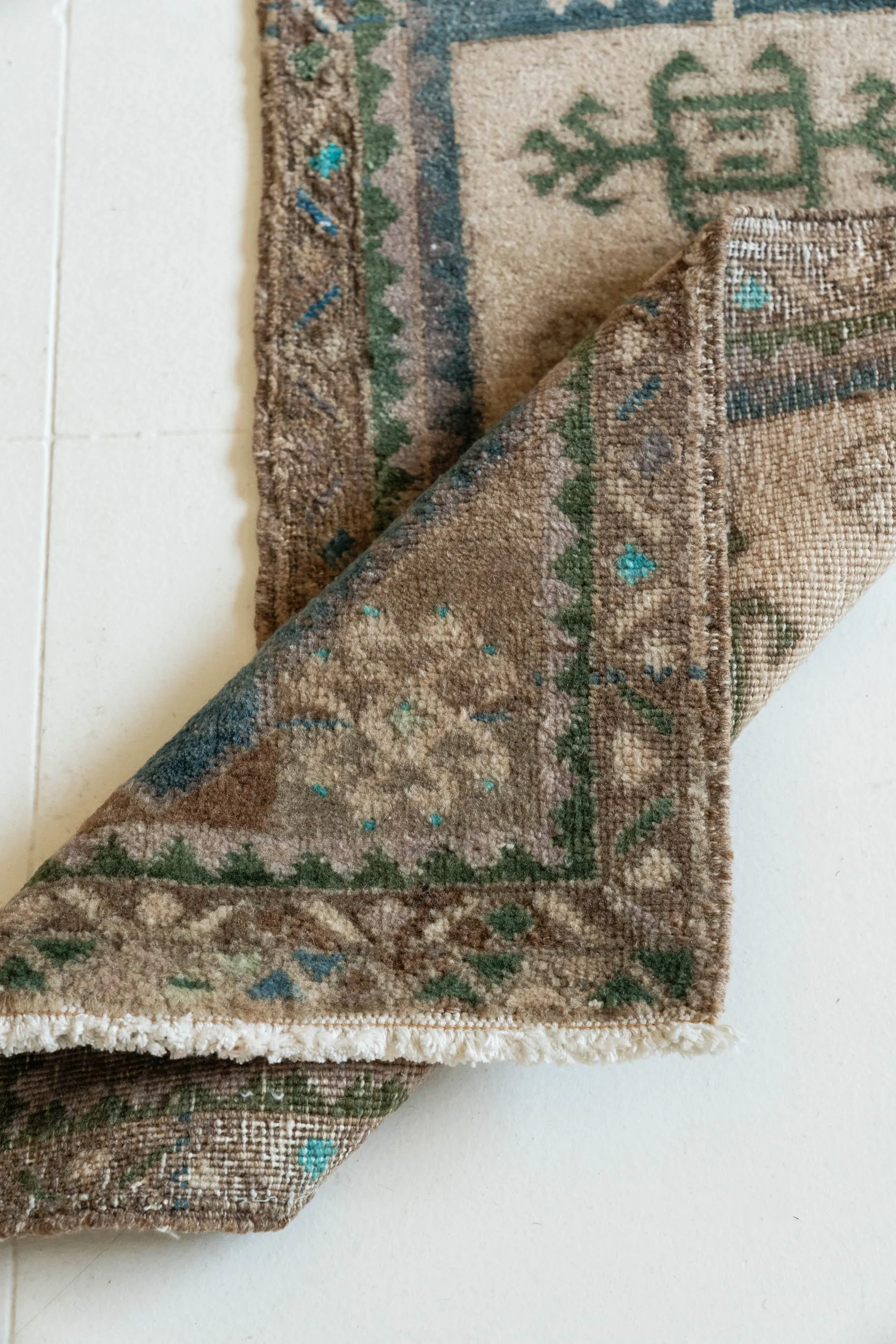 Vintage Turkish Mini Rug No. 636 | 1'5 x 3'5