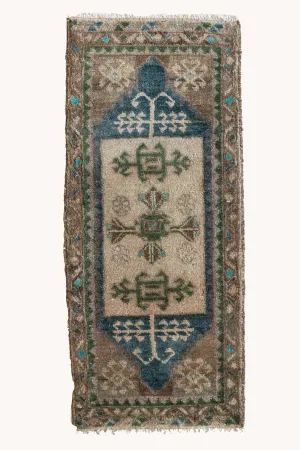 Vintage Turkish Mini Rug No. 636 | 1'5 x 3'5