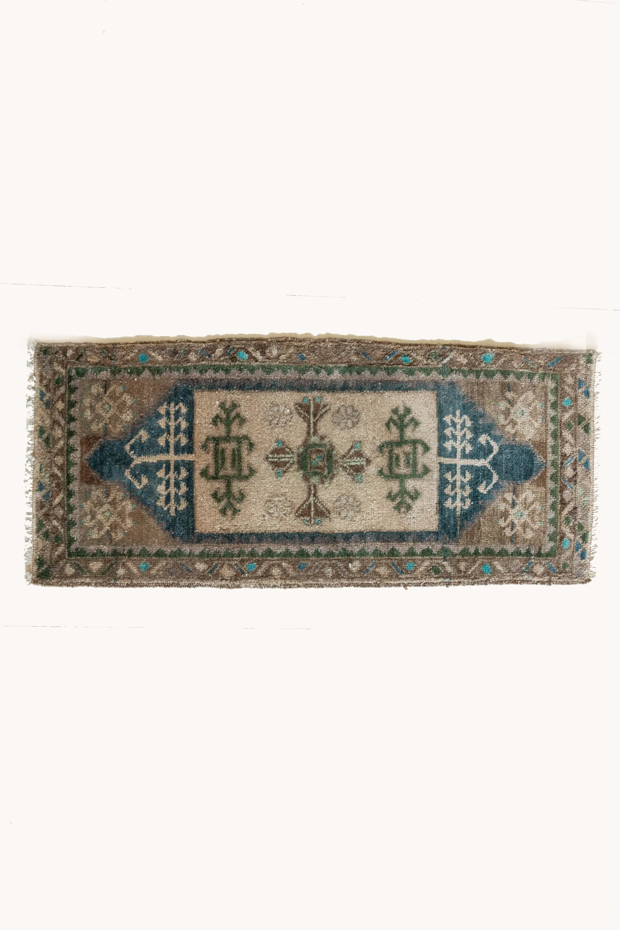Vintage Turkish Mini Rug No. 636 | 1'5 x 3'5