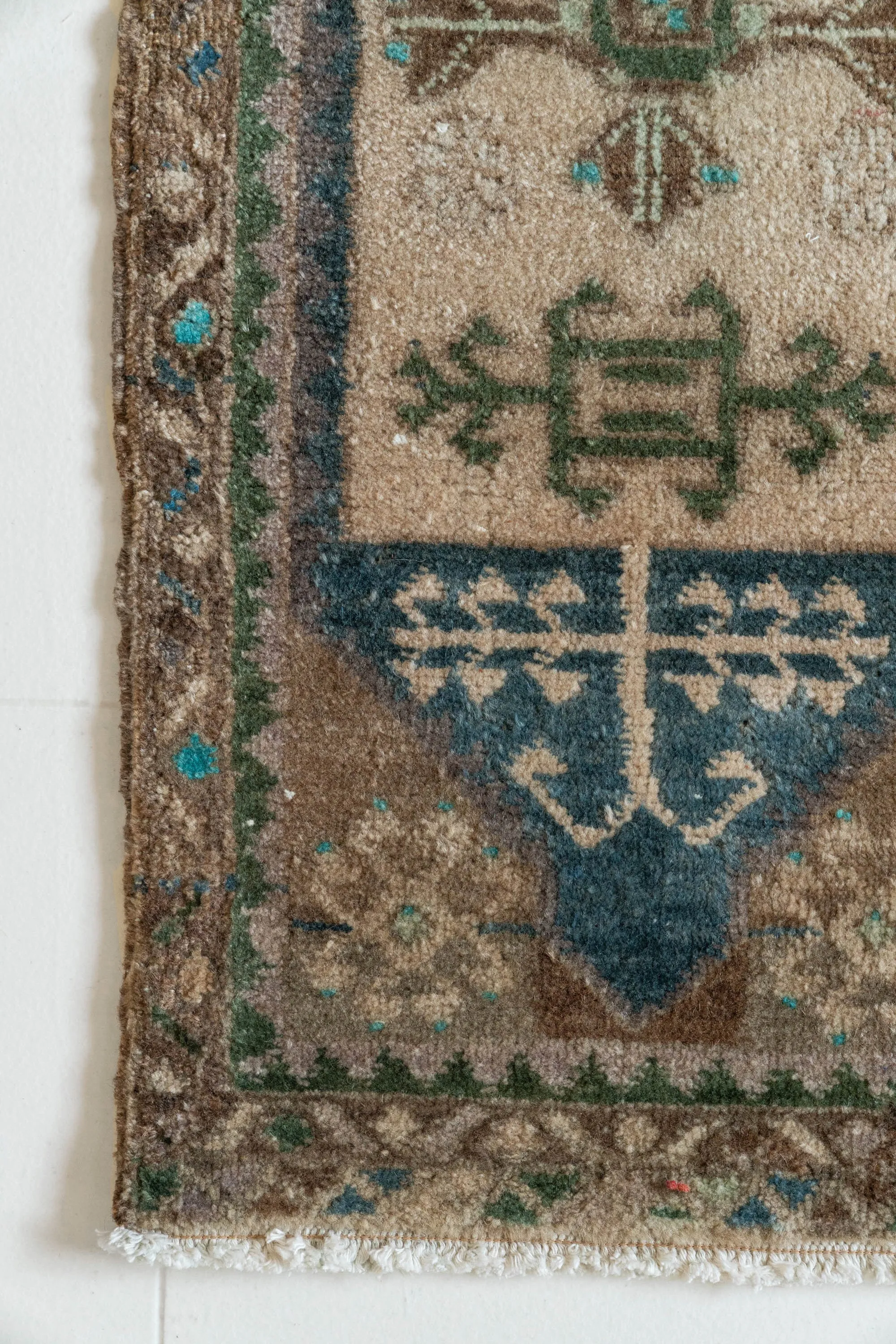Vintage Turkish Mini Rug No. 636 | 1'5 x 3'5